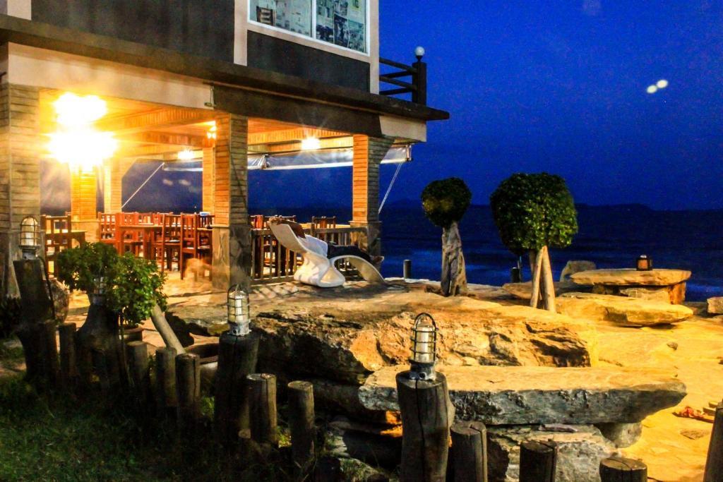 Needa Rock Resort Khanom Eksteriør billede